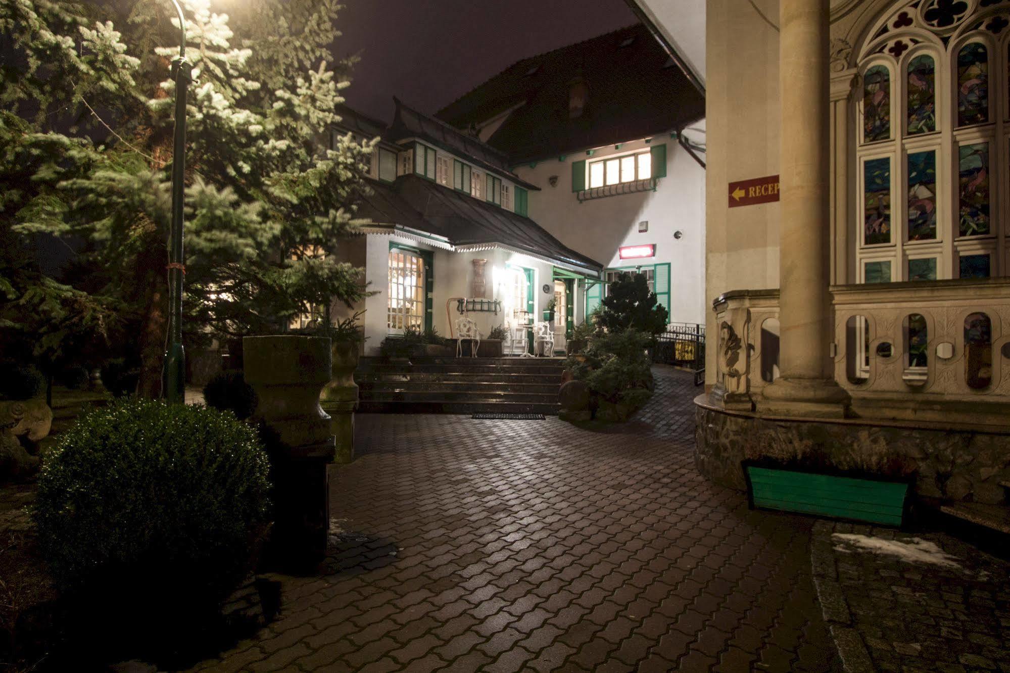 בולסלאביש Hotel Garden מראה חיצוני תמונה